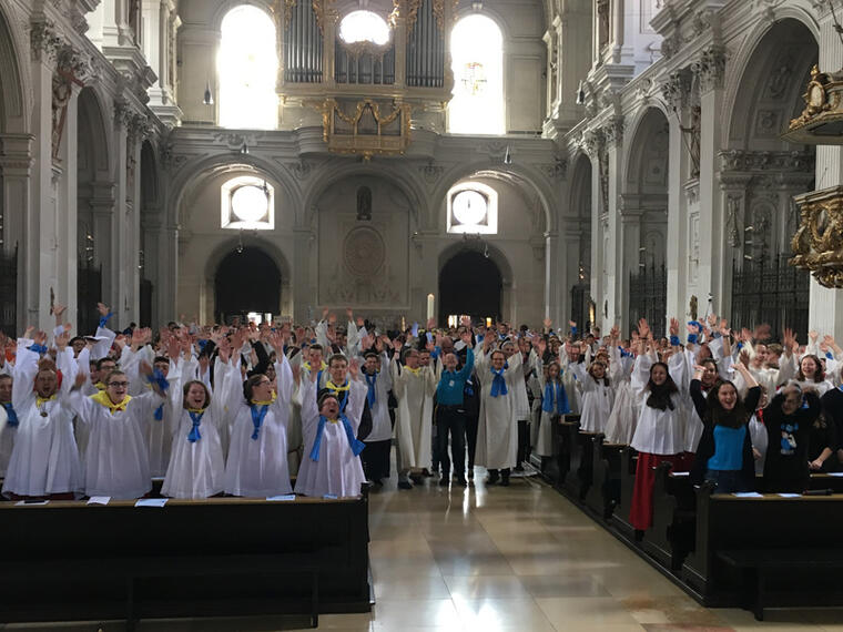 700 Ministranten in St. Michael feiern einen Gottesdienst