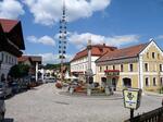 Zeigt den Marktplatz von Lam