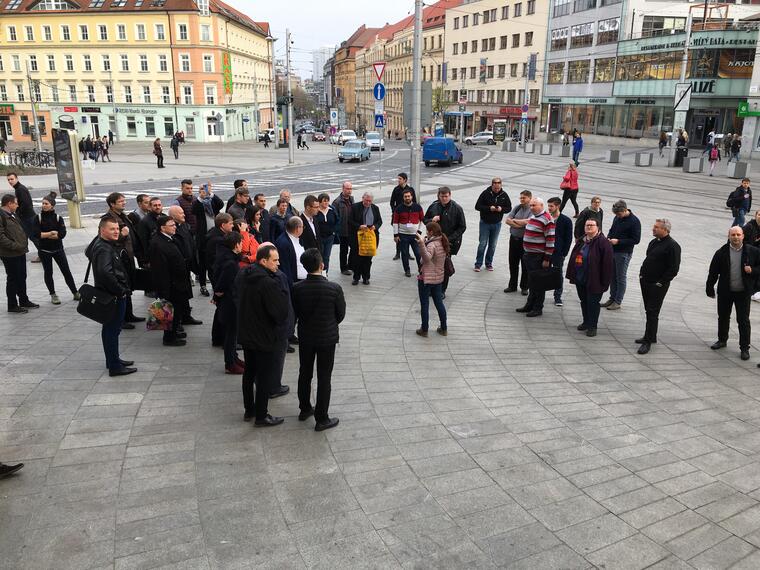 Bild zeigt die Mitglieder der Generalkonferenz bei der Stadtführung in Bratsilava.