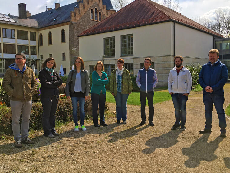 Teilnehmer hören der Referentin zu