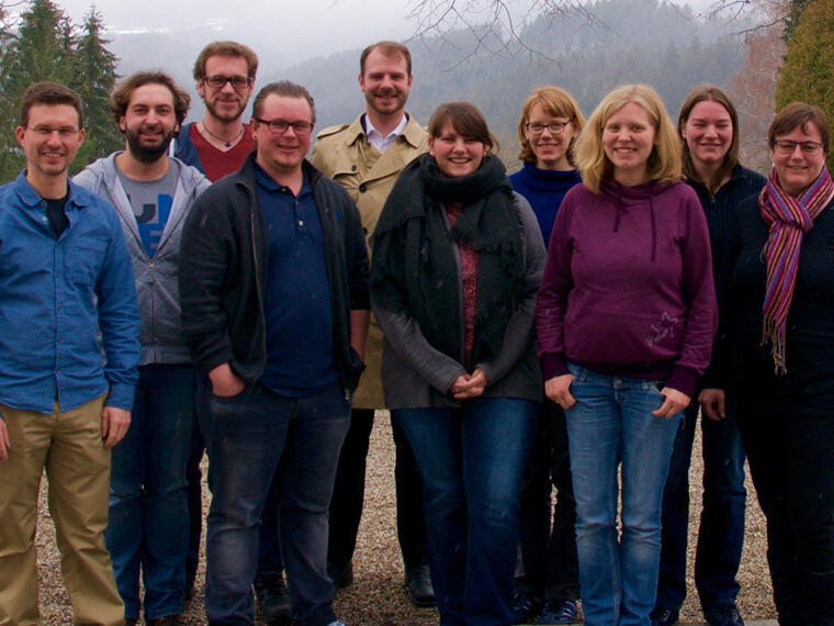 Gruppenfoto mit Arbeitskreismitarbeiter/-innen