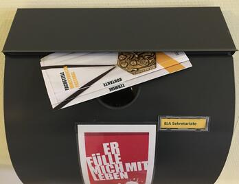 Newsletter der Fachstelle Ministranten in einem Briefkasten