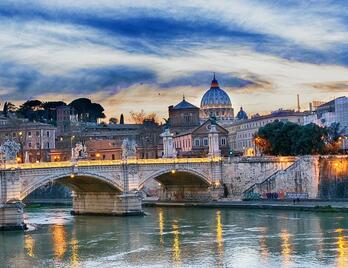 Es zeigt die Peterskirche und den Fluß Tiber