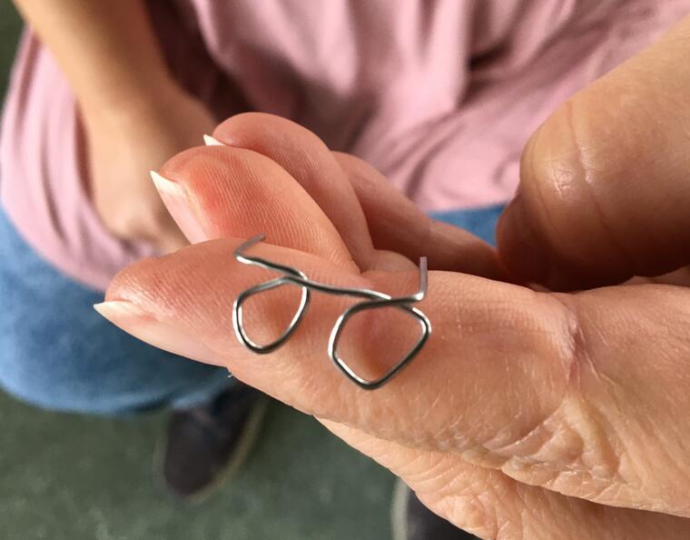 Eine Brille, geformt aus einer Büroklammer