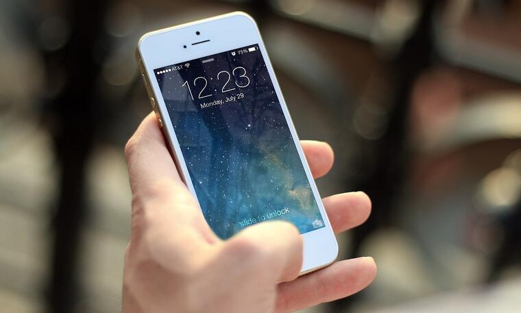 Handy in der Hand