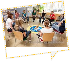 Gruppe in Stuhlkreis